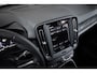 Volvo XC40 T2 Momentum Core | Semi-Electrische Wegklapbare Trekhaak | Navigatie | Parkeercamera | Verwarmbare voorstoelen | Verwarmbaar stuurwiel | Park assist voor en achter | Apple CarPlay & Android Auto | Volvo on Call | Dealeronderhouden |