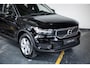 Volvo XC40 T2 Momentum Core | Semi-Electrische Wegklapbare Trekhaak | Navigatie | Parkeercamera | Verwarmbare voorstoelen | Verwarmbaar stuurwiel | Park assist voor en achter | Apple CarPlay & Android Auto | Volvo on Call | Dealeronderhouden |