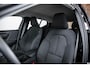 Volvo XC40 T2 Momentum Core | Semi-Electrische Wegklapbare Trekhaak | Navigatie | Parkeercamera | Verwarmbare voorstoelen | Verwarmbaar stuurwiel | Park assist voor en achter | Apple CarPlay & Android Auto | Volvo on Call | Dealeronderhouden |