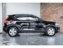 Volvo XC40 T2 Momentum Core | Semi-Electrische Wegklapbare Trekhaak | Navigatie | Parkeercamera | Verwarmbare voorstoelen | Verwarmbaar stuurwiel | Park assist voor en achter | Apple CarPlay & Android Auto | Volvo on Call | Dealeronderhouden |