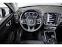 Volvo XC40 T2 Momentum Core | Semi-Electrische Wegklapbare Trekhaak | Navigatie | Parkeercamera | Verwarmbare voorstoelen | Verwarmbaar stuurwiel | Park assist voor en achter | Apple CarPlay & Android Auto | Volvo on Call | Dealeronderhouden |