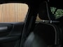 Volvo XC40 T5 Recharge R-Design | Schuifdak | Trekhaak | Parkeercamera | Adaptieve Cruise Control | Stoel en Stuurwielverwarming | Privacy Glass | 19 Inch | Microtech / alcantara bekleding met wit stiksel en bies | Zitting verlenging voorstoelen | Pilot Assist | BLIS Dode Hoek Detectie | Keyless Drive | Parkeersensoren voor+achter | Privacy Glass | Elektrisch bedienbare achterklep | DAB Radio | Apple Carplay/Android Auto | Volvo On Call met mobiele App functie | Onyx Black Metallic |