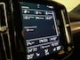 Volvo XC40 T5 Recharge R-Design | Schuifdak | Trekhaak | Parkeercamera | Adaptieve Cruise Control | Stoel en Stuurwielverwarming | Privacy Glass | 19 Inch | Microtech / alcantara bekleding met wit stiksel en bies | Zitting verlenging voorstoelen | Pilot Assist | BLIS Dode Hoek Detectie | Keyless Drive | Parkeersensoren voor+achter | Privacy Glass | Elektrisch bedienbare achterklep | DAB Radio | Apple Carplay/Android Auto | Volvo On Call met mobiele App functie | Onyx Black Metallic |