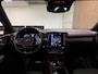 Volvo XC40 T5 Recharge R-Design | Schuifdak | Trekhaak | Parkeercamera | Adaptieve Cruise Control | Stoel en Stuurwielverwarming | Privacy Glass | 19 Inch | Microtech / alcantara bekleding met wit stiksel en bies | Zitting verlenging voorstoelen | Pilot Assist | BLIS Dode Hoek Detectie | Keyless Drive | Parkeersensoren voor+achter | Privacy Glass | Elektrisch bedienbare achterklep | DAB Radio | Apple Carplay/Android Auto | Volvo On Call met mobiele App functie | Onyx Black Metallic |