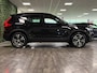 Volvo XC40 T5 Recharge R-Design | Schuifdak | Trekhaak | Parkeercamera | Adaptieve Cruise Control | Stoel en Stuurwielverwarming | Privacy Glass | 19 Inch | Microtech / alcantara bekleding met wit stiksel en bies | Zitting verlenging voorstoelen | Pilot Assist | BLIS Dode Hoek Detectie | Keyless Drive | Parkeersensoren voor+achter | Privacy Glass | Elektrisch bedienbare achterklep | DAB Radio | Apple Carplay/Android Auto | Volvo On Call met mobiele App functie | Onyx Black Metallic |
