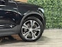 Volvo XC40 T5 Recharge R-Design | Schuifdak | Trekhaak | Parkeercamera | Adaptieve Cruise Control | Stoel en Stuurwielverwarming | Privacy Glass | 19 Inch | Microtech / alcantara bekleding met wit stiksel en bies | Zitting verlenging voorstoelen | Pilot Assist | BLIS Dode Hoek Detectie | Keyless Drive | Parkeersensoren voor+achter | Privacy Glass | Elektrisch bedienbare achterklep | DAB Radio | Apple Carplay/Android Auto | Volvo On Call met mobiele App functie | Onyx Black Metallic |