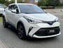 Toyota C-HR / C-HR+ 2.0 Hybrid Style | Parelmoer wit, Dodehoekherkenning, Stoel + Stuurverwarming, Parkeersensoren, CarPlay, Navigatie