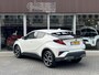 Toyota C-HR / C-HR+ 2.0 Hybrid Style | Parelmoer wit, Dodehoekherkenning, Stoel + Stuurverwarming, Parkeersensoren, CarPlay, Navigatie