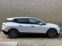 BMW iX xDrive40 Sportpakket 77kWh | SOH 98% | Sky Lounge | Trekhaak | 22 inch velgen | Driving Ass. Prof. | Harman&kardon | 360 camera | Laser LED | Head up | Stoel&stuurverwarming | Full-LED | DAB | Apple CarPlay / Android Auto | Elektrisch verstelbare stoelen en stuurkolom