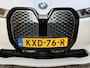 BMW iX xDrive40 Sportpakket 77kWh | SOH 98% | Sky Lounge | Trekhaak | 22 inch velgen | Driving Ass. Prof. | Harman&kardon | 360 camera | Laser LED | Head up | Stoel&stuurverwarming | Full-LED | DAB | Apple CarPlay / Android Auto | Elektrisch verstelbare stoelen en stuurkolom