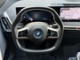 BMW iX xDrive40 Sportpakket 77kWh | SOH 98% | Sky Lounge | Trekhaak | 22 inch velgen | Driving Ass. Prof. | Harman&kardon | 360 camera | Laser LED | Head up | Stoel&stuurverwarming | Full-LED | DAB | Apple CarPlay / Android Auto | Elektrisch verstelbare stoelen en stuurkolom