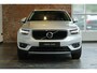 Volvo XC40 T5 AWD Intro Edition | Semi Electrische-wegklapbare trekhaak | 360° Parkeercamera | | Harman Kardon Premium Audio | Panoramadak | Lederen bekleding | Adaptieve Cruise Control | Dodehoekdetectie | Volvo on Call | Parkeerverwarming | Parkeersensoren voor + achter