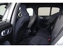 Volvo XC40 Extened Range Core 82 kWh - IntelliSafe Assist & Surround - Parkeercamera achter - Verwarmde voorstoelen, stuur & achterbank - Parkeersensoren voor & achter - Draadloze tel. lader - Warmtepomp - Extra getint glas - Inklapbare trekhaak - 19' LMV