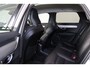 Volvo V90 T6 Recharge AWD Plus Dark - IntelliSafe Assist & Surround - 360º Camera - Adaptieve LED koplampen - Verwarmde voorstoelen, stuur & achterbank - Parkeersensoren voor & achter - Elektr. bedienb. voorstoelen met geheugen - Extra getint glas - Inklapbare trekhaak - 19' LMV
