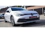 Volkswagen Golf 1.5 TSI Sport | R-line Difuser | Sport uitlaat met kleppensysteem | Navigatie | Lane Assist | Apple Carplay |