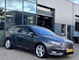 Ford Focus 1.0 Titanium Edition 125PK NIEUWE DISTRIBUTIERIEM!! Cruise Navi Stoelverwarming Verwarmde Voorruit Parkeersensoren Achter 17'' Velgen Climate *Sportief*