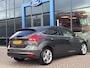 Ford Focus 1.0 Titanium Edition 125PK NIEUWE DISTRIBUTIERIEM!! Cruise Navi Stoelverwarming Verwarmde Voorruit Parkeersensoren Achter 17'' Velgen Climate *Sportief*