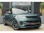 Land Rover Range Rover Sport 3.0 P440e Dynamic HSE | PHEV | PANO | Meridian | 360 | HUD | Land Rover Range Rover Sport P440e Dynamic HSE 441 PK Plug-in Hybrid met 3.0 zescilinder benzinemotor en 8-traps automatische transmissie, voorzien van een luxe lederen interieur, elektrisch