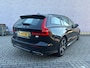 Volvo V60 2.0 T6 Recharge AWD R-Design | Plug-in Hybrid (PHEV) | Trekhaak | Harman Kardon Audio | 360 Graden Camera | Parkeersensoren | Keyless Entry | Elektrische Achterklep | Elektrisch Verstelbare Voorstoelen | Stoelverwarming voor en achter | Cruise Control Adaptief | BLIS | Navigatie | Apple Carplay | Android Auto