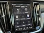 Volvo V60 T8 Plug-in hybrid AWD Plus Dark | Panoramadak | Trekhaak | T8 Performance Edition | 60 Graden Camera | Harman / Kardon |