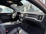 Volvo V60 T8 Plug-in hybrid AWD Plus Dark | Panoramadak | Trekhaak | T8 Performance Edition | 60 Graden Camera | Harman / Kardon |