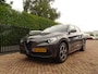 Alfa Romeo Stelvio 2.0 T AWD Velocest. | Carplay!! | Flippers | All-Black! | Donkere hemelbekl.