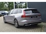 Volvo V60 T8 Plug-in hybrid AWD Ultra Dark | Panoramadak | Trekhaak | 360 graden camera | Head-up display | Verwarmbare voorstoelen, achterbank en stuurwiel | Premium audio by Harman Kardon | Apple carplay/Android auto