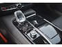 Volvo V60 T8 Plug-in hybrid AWD Ultra Dark | Panoramadak | Trekhaak | 360 graden camera | Head-up display | Verwarmbare voorstoelen, achterbank en stuurwiel | Premium audio by Harman Kardon | Apple carplay/Android auto