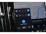 Volvo V60 T8 Plug-in hybrid AWD Ultra Dark | Panoramadak | Trekhaak | 360 graden camera | Head-up display | Verwarmbare voorstoelen, achterbank en stuurwiel | Premium audio by Harman Kardon | Apple carplay/Android auto