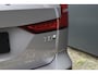 Volvo V60 T8 Plug-in hybrid AWD Ultra Dark | Panoramadak | Trekhaak | 360 graden camera | Head-up display | Verwarmbare voorstoelen, achterbank en stuurwiel | Premium audio by Harman Kardon | Apple carplay/Android auto