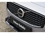 Volvo V60 T8 Plug-in hybrid AWD Ultra Dark | Panoramadak | Trekhaak | 360 graden camera | Head-up display | Verwarmbare voorstoelen, achterbank en stuurwiel | Premium audio by Harman Kardon | Apple carplay/Android auto
