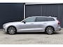 Volvo V60 T8 Plug-in hybrid AWD Ultra Dark | Panoramadak | Trekhaak | 360 graden camera | Head-up display | Verwarmbare voorstoelen, achterbank en stuurwiel | Premium audio by Harman Kardon | Apple carplay/Android auto