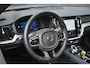 Volvo V60 T8 Plug-in hybrid AWD Ultra Dark | Panoramadak | Trekhaak | 360 graden camera | Head-up display | Verwarmbare voorstoelen, achterbank en stuurwiel | Premium audio by Harman Kardon | Apple carplay/Android auto