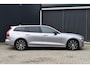Volvo V60 T8 Plug-in hybrid AWD Ultra Dark | Panoramadak | Trekhaak | 360 graden camera | Head-up display | Verwarmbare voorstoelen, achterbank en stuurwiel | Premium audio by Harman Kardon | Apple carplay/Android auto