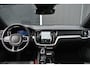 Volvo V60 T8 Plug-in hybrid AWD Ultra Dark | Panoramadak | Trekhaak | 360 graden camera | Head-up display | Verwarmbare voorstoelen, achterbank en stuurwiel | Premium audio by Harman Kardon | Apple carplay/Android auto