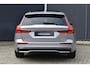 Volvo V60 T8 Plug-in hybrid AWD Ultra Dark | Panoramadak | Trekhaak | 360 graden camera | Head-up display | Verwarmbare voorstoelen, achterbank en stuurwiel | Premium audio by Harman Kardon | Apple carplay/Android auto