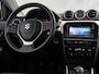 Suzuki Vitara 1.6 Experience Deluxe (PANORAMADAK, NAVIGATIE, CAMERA, KEYLESS, STOELVERWARMING, SPORTSTOELEN, LEDER/ALCANTARA, ADAPTIVE CRUISE, GETINT GLAS, NIEUWSTAAT)