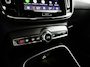 Volvo XC40 B4 Plus Dark | Panoramadak | 360° camera | Harman Kardon | Stoel- en stuurverwarming | Trekhaak