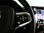 Volvo XC40 B4 Plus Dark | Panoramadak | 360° camera | Harman Kardon | Stoel- en stuurverwarming | Trekhaak