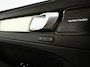 Volvo XC40 B4 Plus Dark | Panoramadak | 360° camera | Harman Kardon | Stoel- en stuurverwarming | Trekhaak