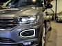 Volkswagen T-Roc 1.5 TSI Sport Business R Panorama | Camera | LED | Trekhaak | Zeer nette auto