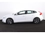 Volvo V40 T2 Edition Plus - AUTOMAAT - Verwarmde voorstoelen - Parkeersensoren achter - Volvo On Call - Cruise Control - Navigatie - 16' LMV