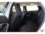 Volvo V40 T2 Edition Plus - AUTOMAAT - Verwarmde voorstoelen - Parkeersensoren achter - Volvo On Call - Cruise Control - Navigatie - 16' LMV