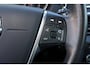 Volvo V40 T2 Edition Plus - AUTOMAAT - Verwarmde voorstoelen - Parkeersensoren achter - Volvo On Call - Cruise Control - Navigatie - 16' LMV