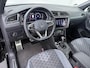 Volkswagen Tiguan 1.5 TSI R-Line | Pano Dak | Trekhaak | Camera | Side Assist | ACC | Elek. Achterklep | Stuur-/Stoelverwarming | Matrix LED | 20'' |