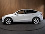 Tesla Model Y Long Range Dual Motor AWD 351pk Navi Camera Leer Warmtepomp ACC Autopilot PDC Elektr. achterklep Stoelverwarmimg voor en achter Stuurverwarming BTW auto SoH is 93,6%