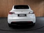 Tesla Model Y Long Range Dual Motor AWD 351pk Navi Camera Leer Warmtepomp ACC Autopilot PDC Elektr. achterklep Stoelverwarmimg voor en achter Stuurverwarming BTW auto SoH is 93,6%