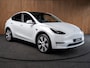 Tesla Model Y Long Range Dual Motor AWD 351pk Navi Camera Leer Warmtepomp ACC Autopilot PDC Elektr. achterklep Stoelverwarmimg voor en achter Stuurverwarming BTW auto SoH is 93,6%