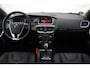 Volvo V40 Cross Country T3 Polar+ Luxury | Panoramadak | Harman Kardon Premium Sound | Parkeersensoren en Parkeercamera achter | Lederen bekleding | Standkachel | Volvo Guard alarm | Climate control | Cruise control |