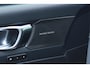 Volvo XC40 B4 Plus Black Edition | Panoramadak | Trekhaak | Verwarmbare voorstoelen, achterbank en stuurwiel | 360 graden camera | Premium audio by Harman Kardon | Apple carplay/Android auto
